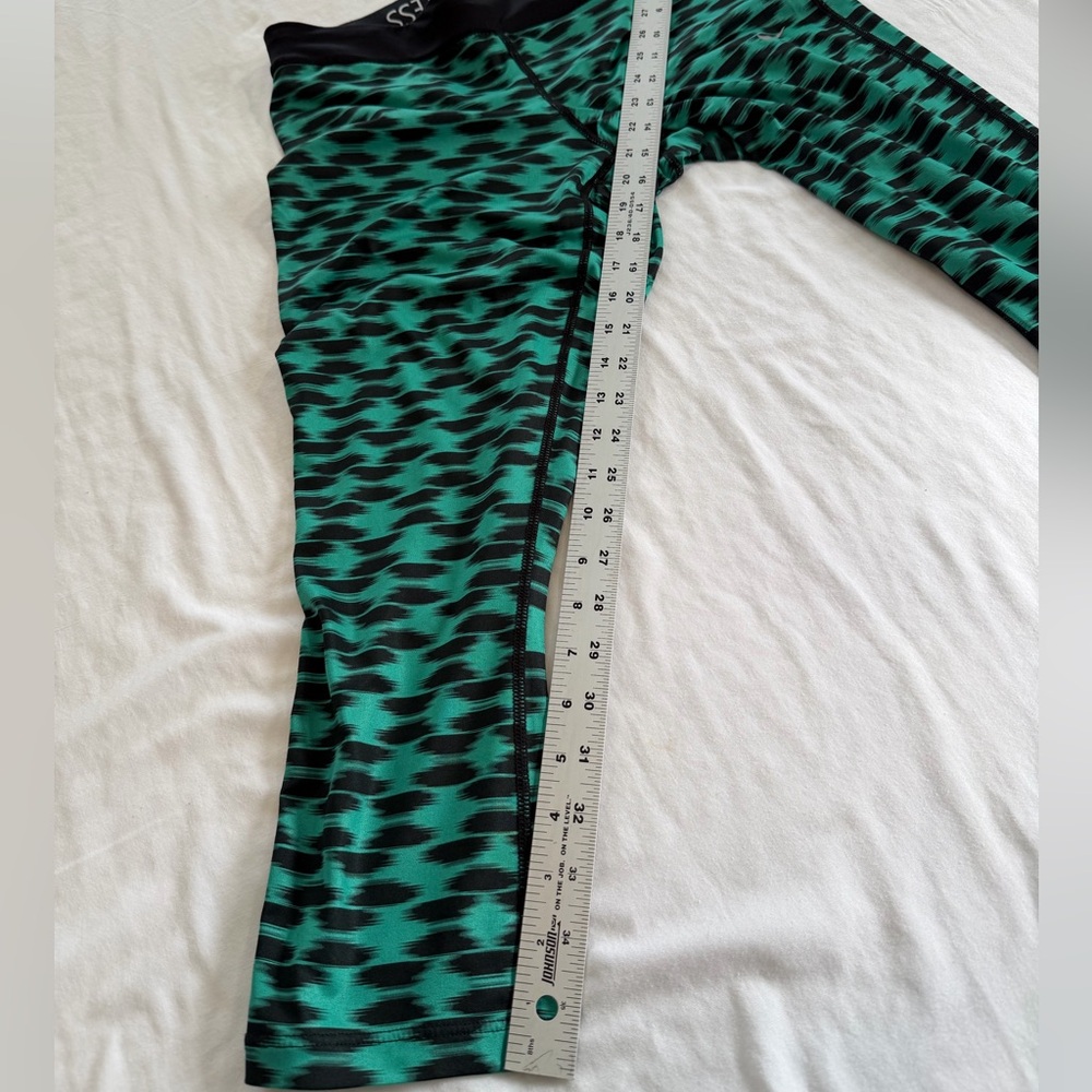 Nike Leggings Dri-Fit green black capri size L - Picture 10 of 13
